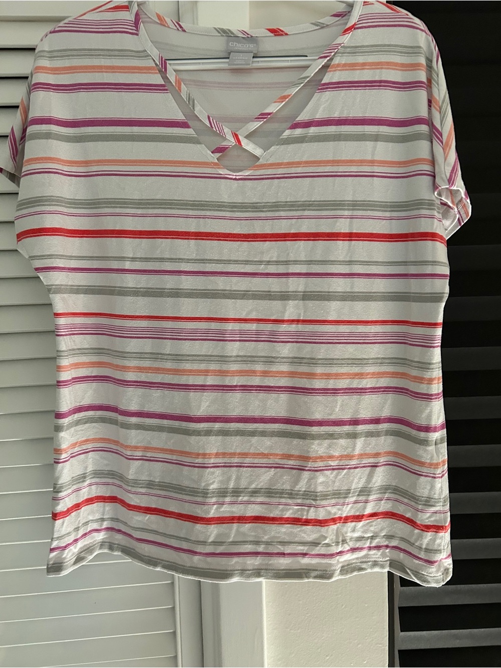 Chicos White Striped V‑Neck Short Sleeve Top